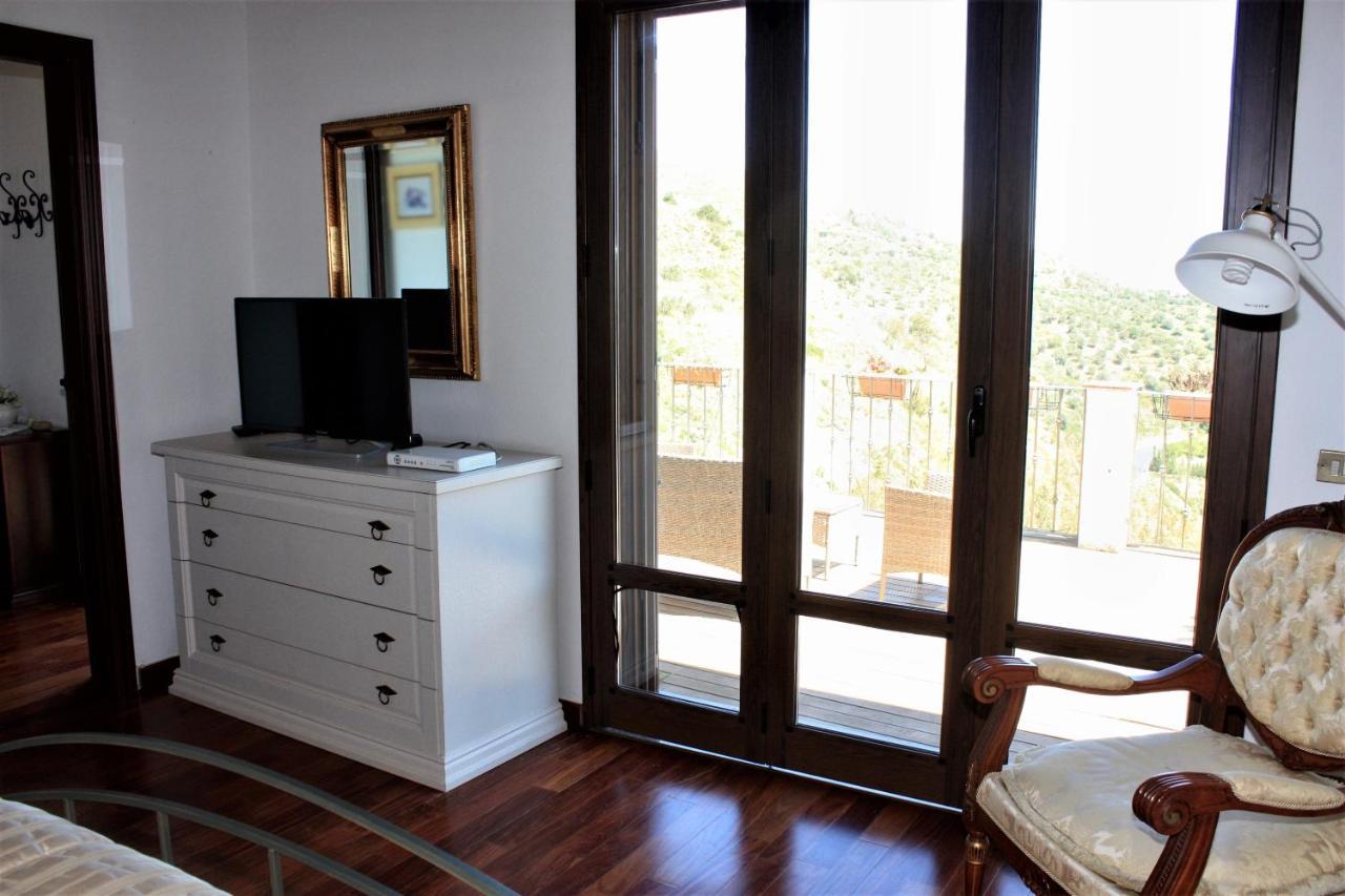 La Finestra Sulle Eolie Apartment *