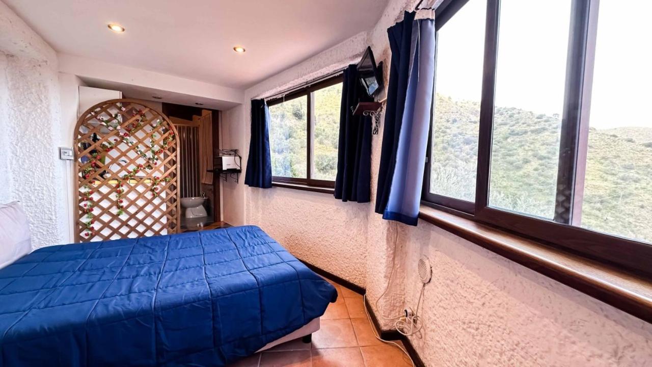 La Finestra Sulle Eolie Apartment *
