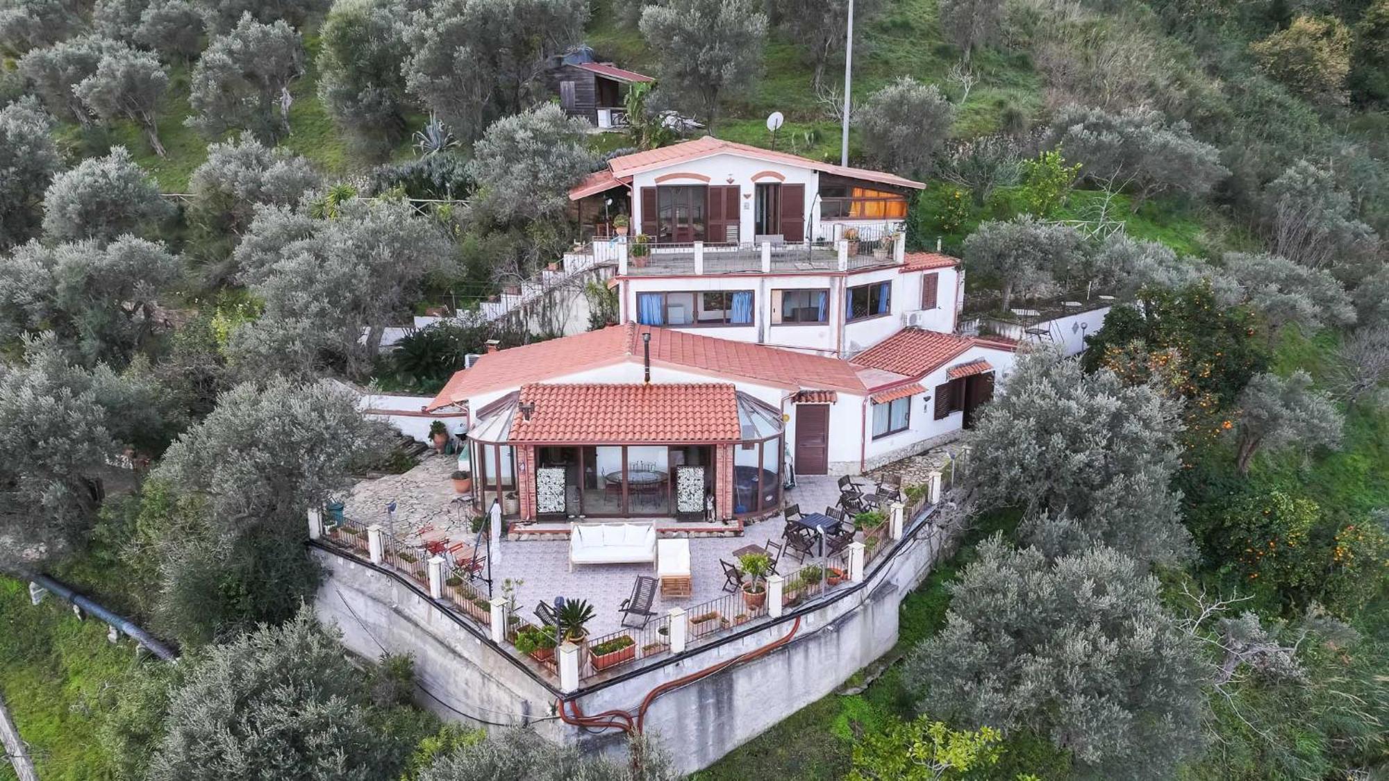 La Finestra Sulle Eolie Apartment *